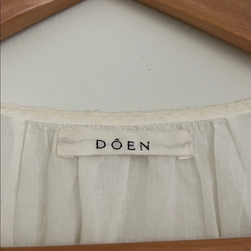 Doen Sheer White Blouse with Ruffled Collar - Picture 2 of 9